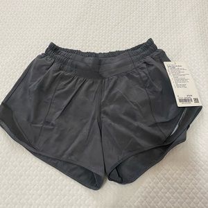 Lululemon Hotty Hot Low Rise short Sz 6 NWT